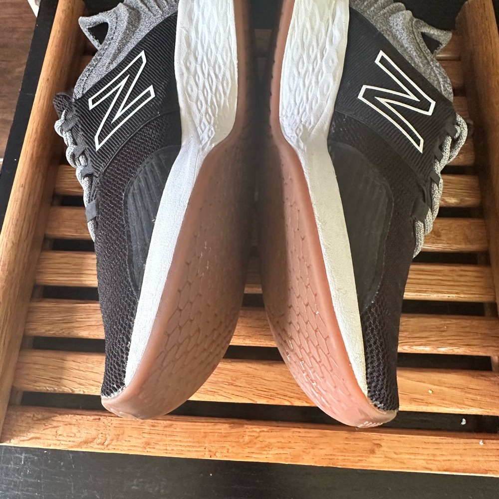 New Balance Black and Gray Sneakers with Breathable Mesh - Picture 6 of 16